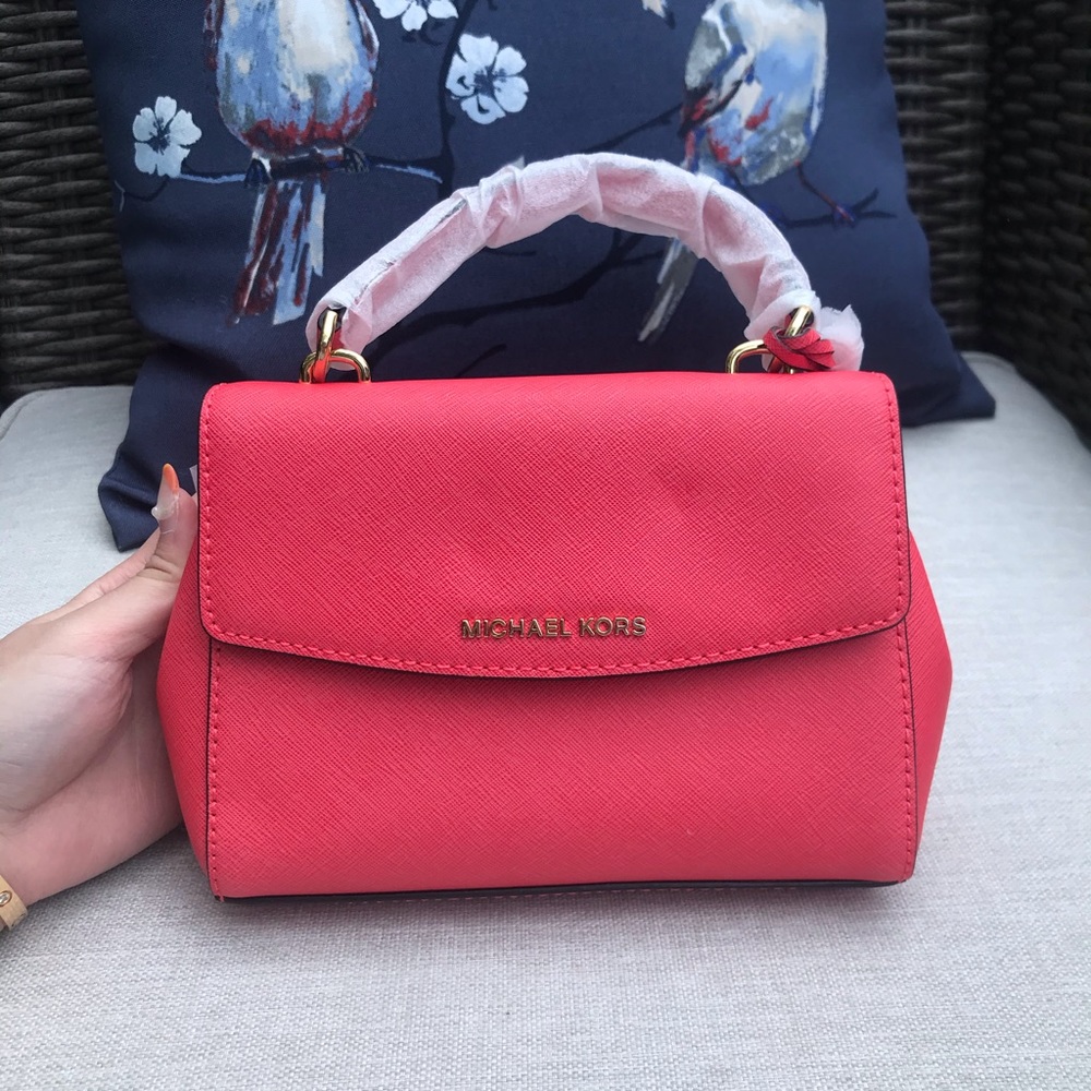 BNWT! Michael Kors Ava Extra Small Crossbody Bag